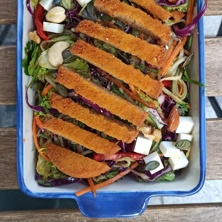 photo of kafeNAsanat Vegan Café Vegan Schnitzel Salad shared by @ficolic on  20 Dec 2021 - review