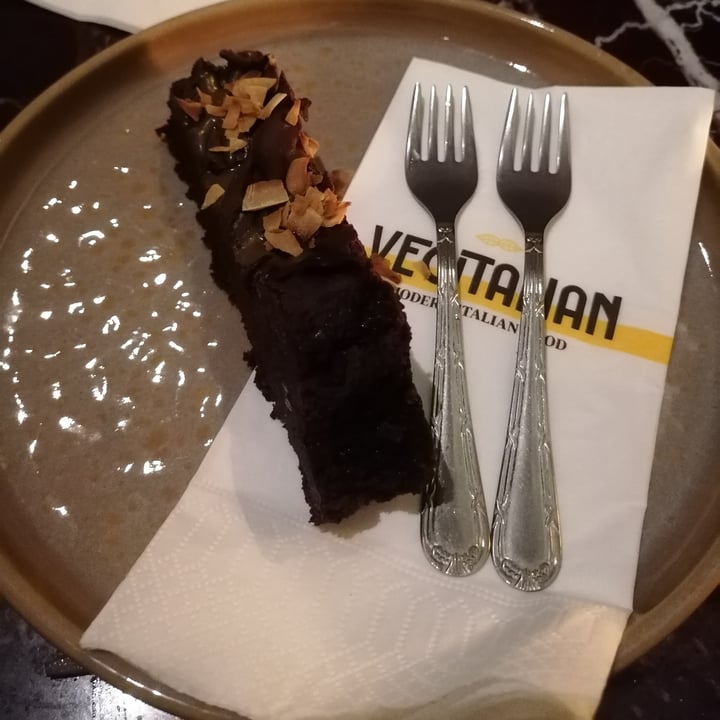 review photo of Vegitalian Brownie with vegan Dulce creme and toasted coconut flakes shared by @beeatriz on 08 Mar 2022 - review
