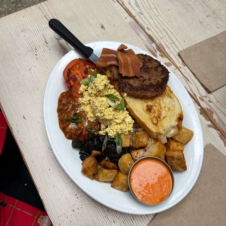 photo of MeeT in Gastown The Full English shared by @ravenmychelle on  15 Dec 2021 - review