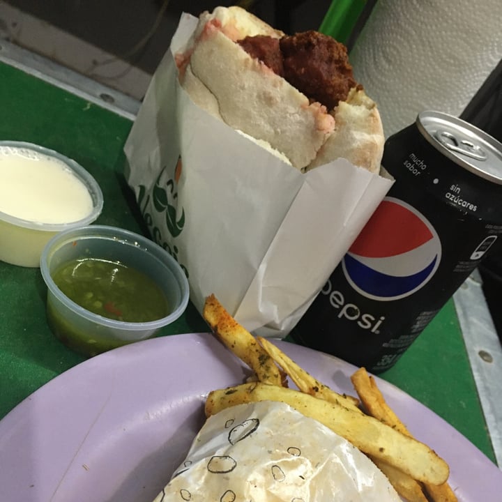photo of Veggie Medio Oriente Combo shared by @lauchis on  06 Jul 2020 - review