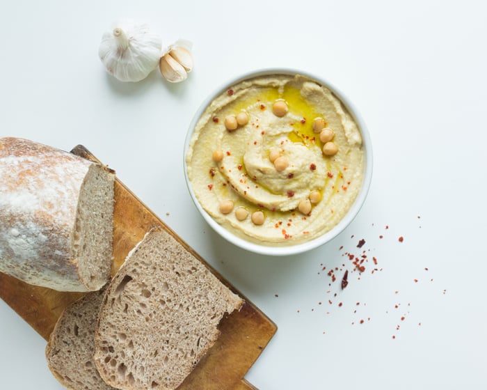 hummus with bread