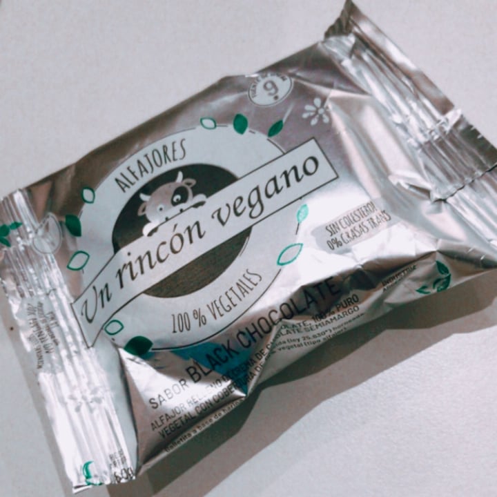 photo of Un Rincón Vegano Alfajor Black Chocolate shared by @alexiarinaldi on  22 Sep 2020 - review