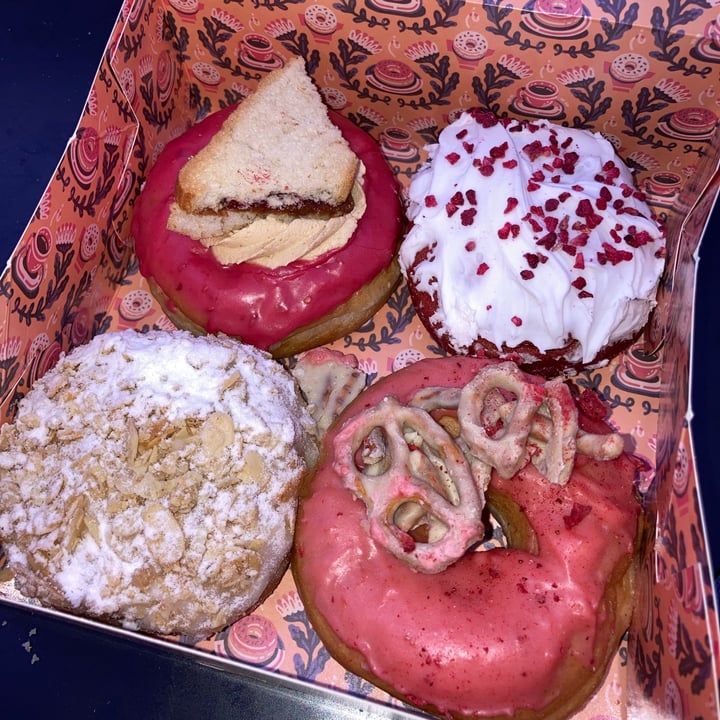 photo of Brammibal's Donuts Bienenstich Donut shared by @chloslo on  04 Apr 2022 - review