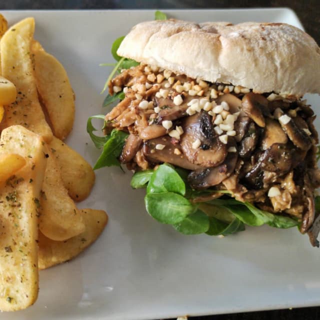 Photo of the dish “Burger estilo pollo”