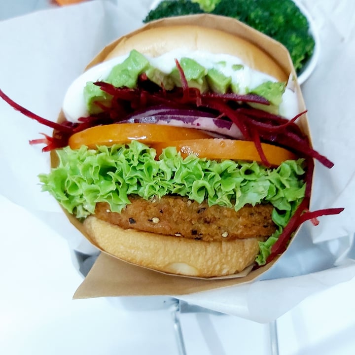 photo of VeganBurg Singapore Avocado Beetroot Burger shared by @herbimetal on  16 Feb 2022 - review