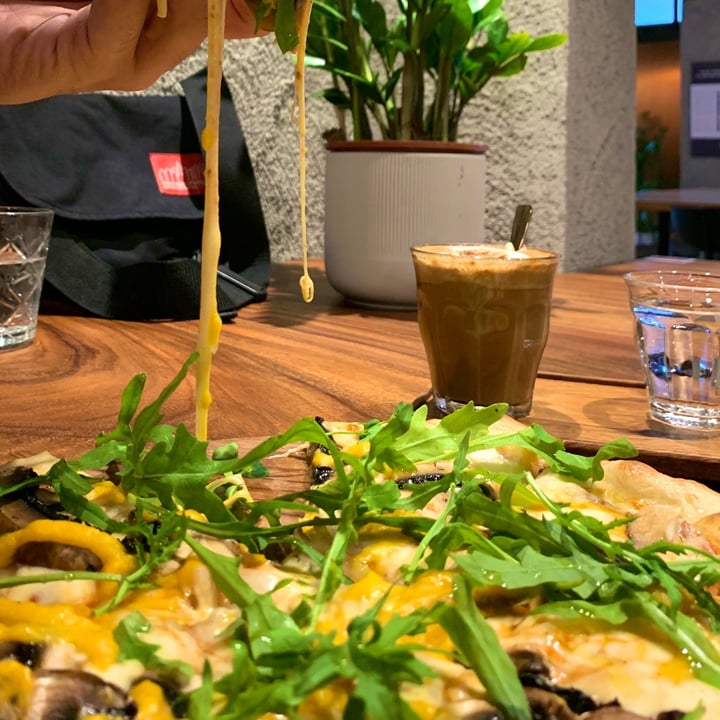 photo of Genius Central Singapore Mixed Mushroom Pizza (Veganized) shared by @avegangirl on  18 Dec 2020 - review