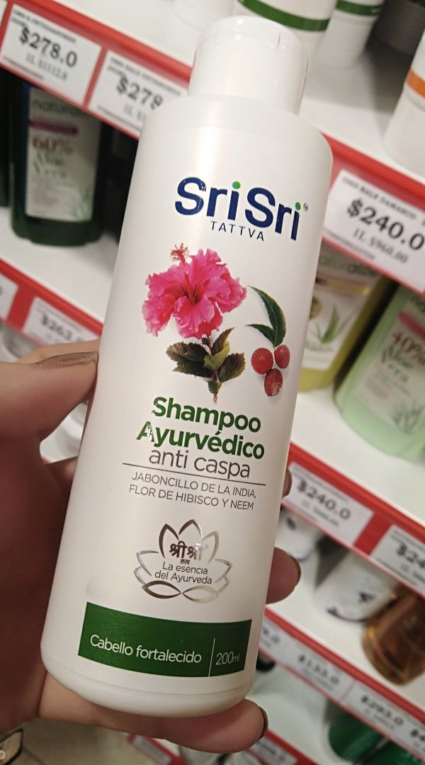 photo of SriSri Tattva Shampoo Ayurvédico Anti Caspa shared by @sofidamelio on  02 Mar 2020 - review