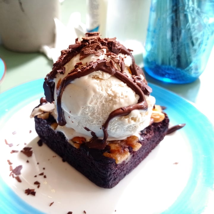 photo of Privé Somerset Dark Chocolate & Nuts Brownie shared by @carachew on  22 Oct 2020 - review