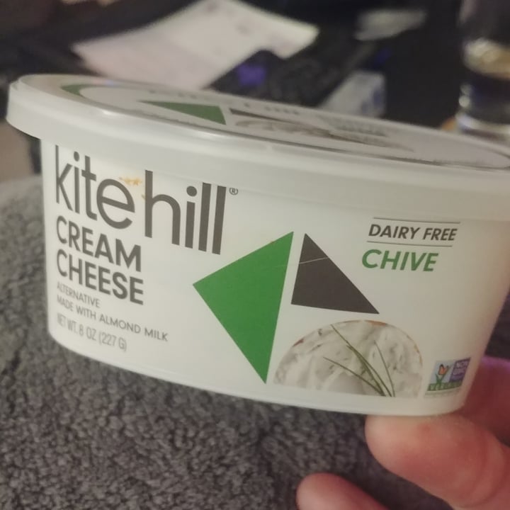 review photo of Kite Hill Cream Cheese Alternative Chive shared by @unsoundunicorn on 10 Mar 2021 - review