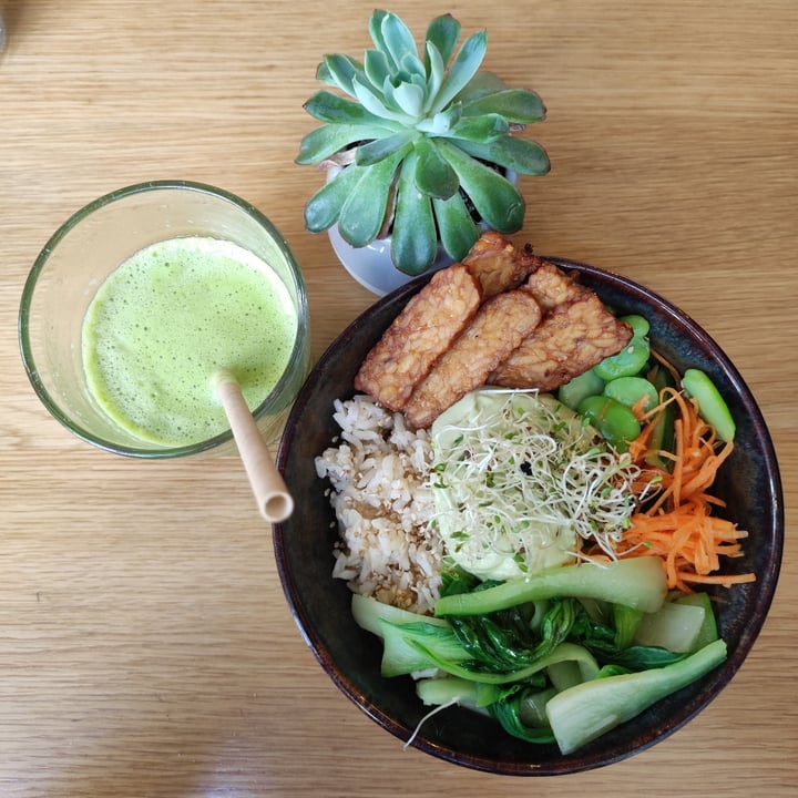 photo of Harmonie Bowl and Juice Poke con Tempeh shared by @frarauzi on  06 May 2022 - review