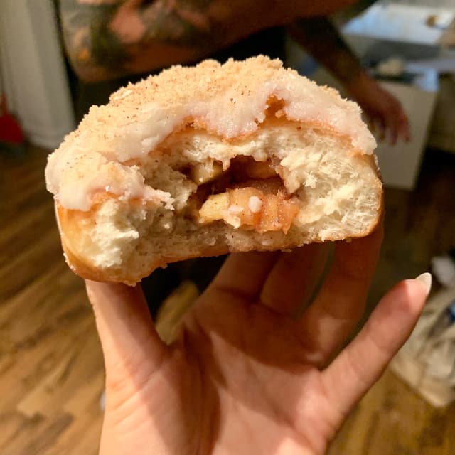 「Apple Pie Donut」の料理の写真