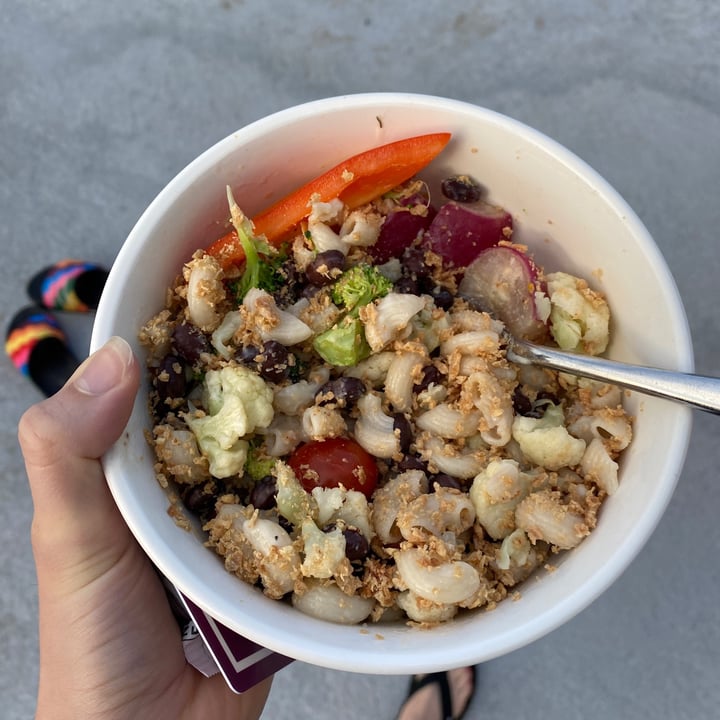 review photo of Daiya Alfredo Style Deluxe Cheezy Mac shared by @julialcaputo on 20 Jul 2020 - review