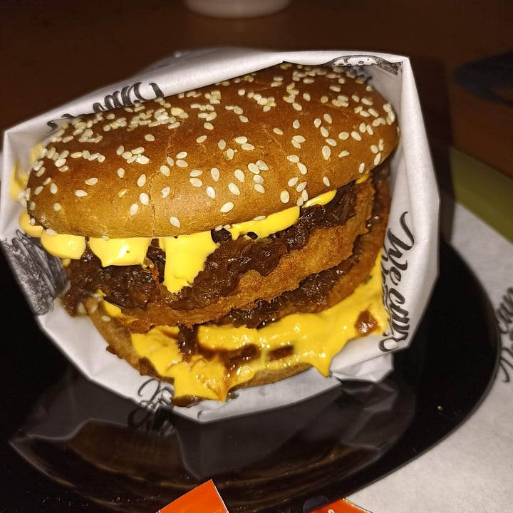photo of We Can Veg It Double chicken cheddar shared by @tafarelgrolli on  09 Jun 2022 - review