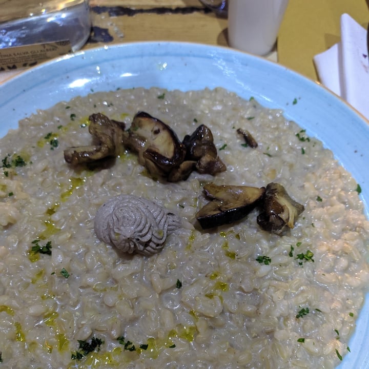 photo of L'Orto già Salsamentario - Vegan & raw food Risotto funghi porcini e crema di anacardi shared by @kuraudia on  03 Oct 2021 - review