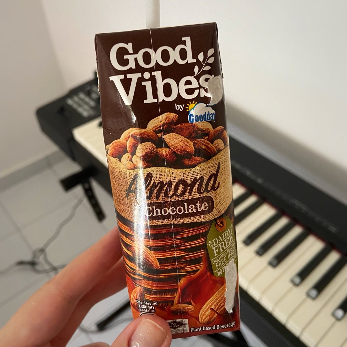 Good Vibes by Goodday Good Vibes Almond Chocolate Milk Reviews abillion