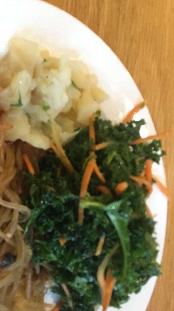 review photo of Hampshire Dining Commons Cabbage mashed potatoes and kale salad shared by @emhesp11 on 06 Mar 2019 - review