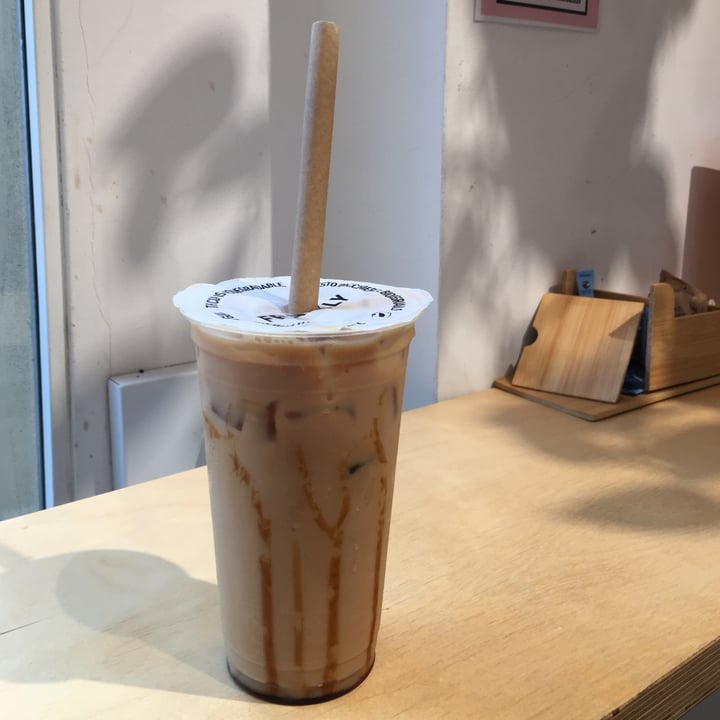 photo of Frankly Bubble Tea & Coffee Caramel Milk Tea shared by @nochmalbitte on  22 Jun 2022 - review