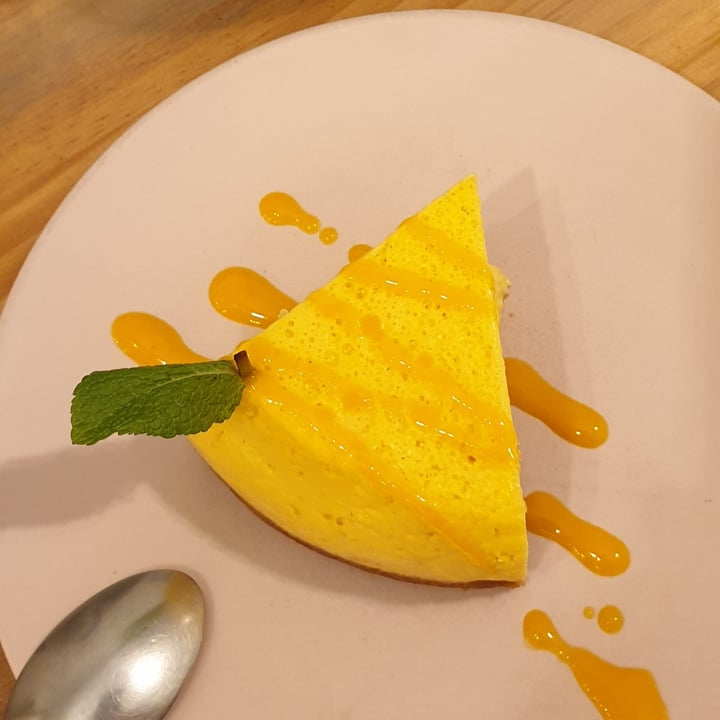 review photo of Chillin' Cafe Mango cheesecake shared by @tereytere on 11 Mar 2021 - review