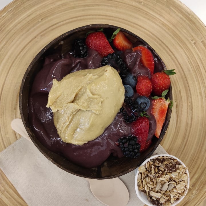 photo of #RAW VEGAN FIRENZE Acai Bowl shared by @tuscanvegan on  15 Jul 2021 - review