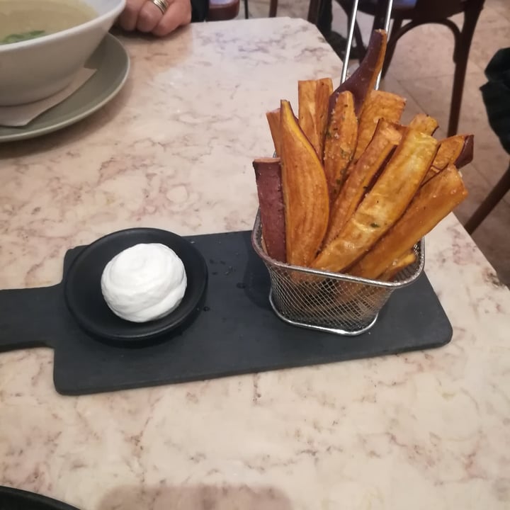 photo of Ao 26 - Vegan food project Potatoes Fries with homemade mayonnaise shared by @juliastepanenko on  12 Mar 2022 - review