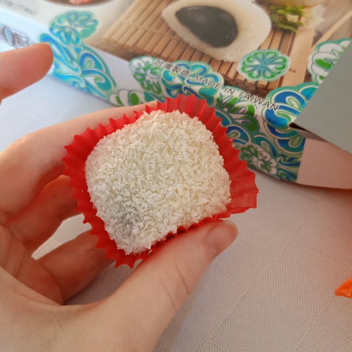 photo of Japanese mochi Mochi cocco e sesamo shared by @giuliadaylily on  24 Mar 2022 - review