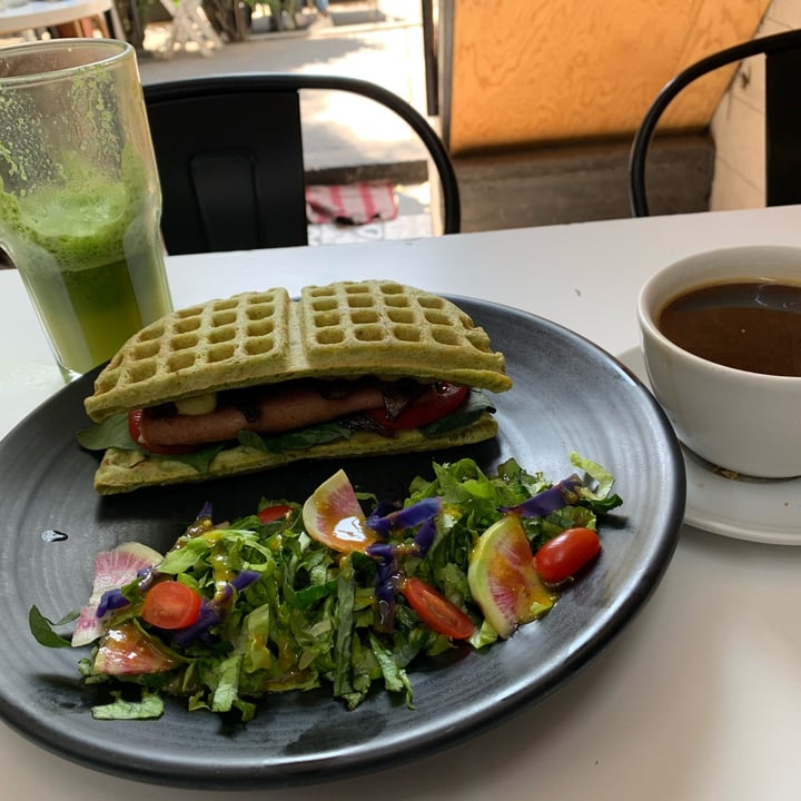 photo of Vegamo MX Waffle Sandwich Chewbacca shared by @carlaconcvivi on  10 Jun 2022 - review