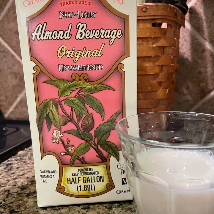 photo of Trader Joe's Almond Beverage Unsweetened Original shared by @veggietable on  02 Feb 2022 - review