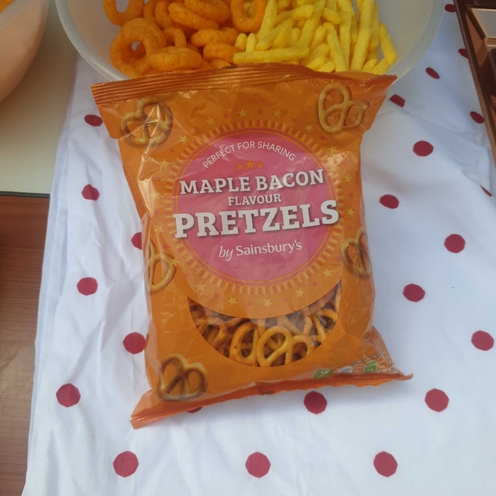 Sainsbury's Maple bacon flavour pretzels Review abillion