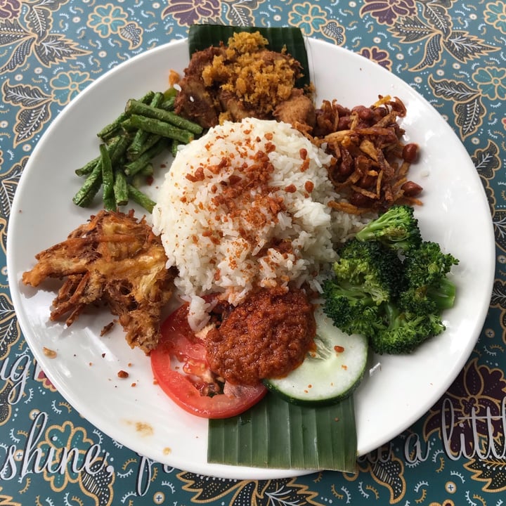 photo of Warung Ijo Nasi Lemak Fried Chicken shared by @benjamins on  06 Mar 2021 - review