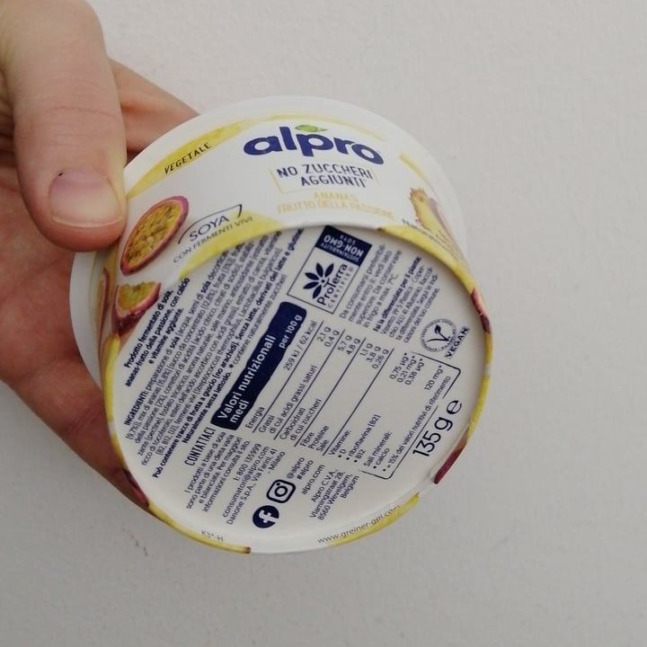 photo of Alpro Ananas Fruit Passion Yogurt shared by @chiaramariateresa on  07 Dec 2022 - review