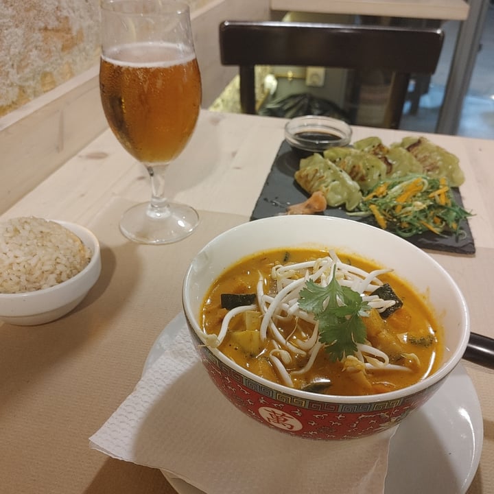 photo of Vegetalia Curry tailandés y gyozas shared by @evixi on  23 Aug 2021 - review