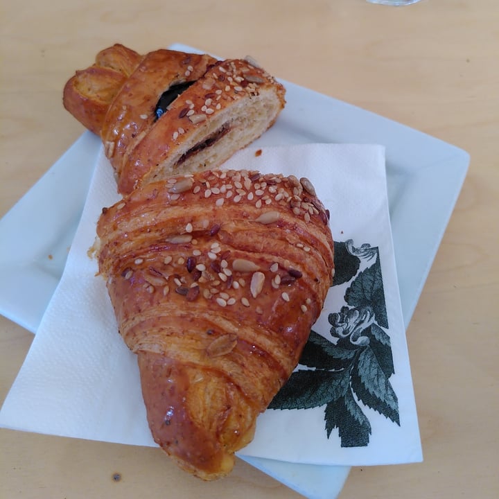 photo of Shake Café Vegan Croissant shared by @maffi1810 on  30 Jul 2021 - review