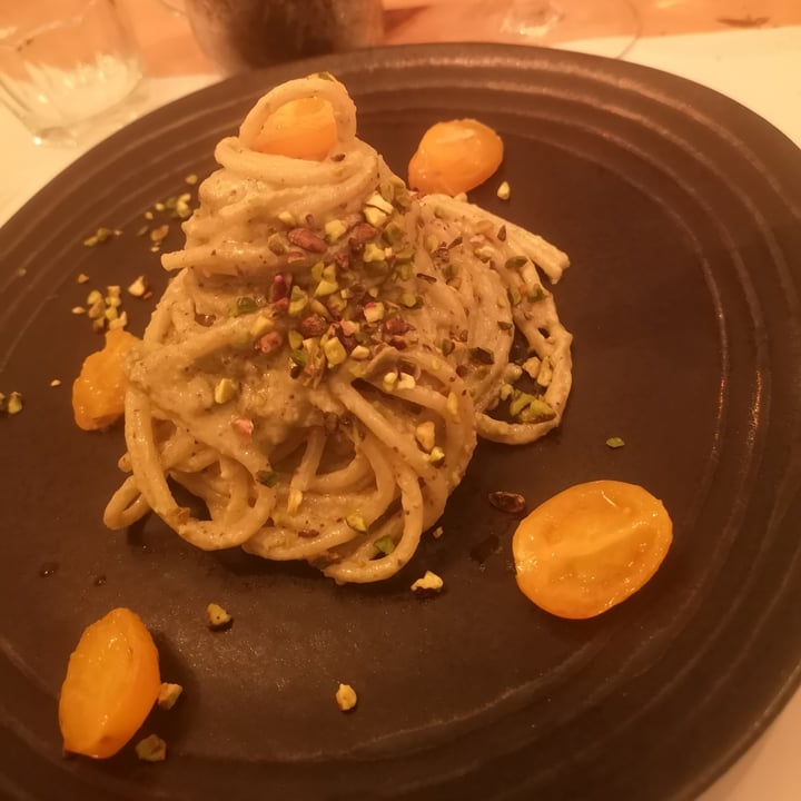 photo of Nativa Ristorante Spaghettoni al pesto di pistacchio e ciliegini gialli shared by @giudychan on  05 May 2022 - review
