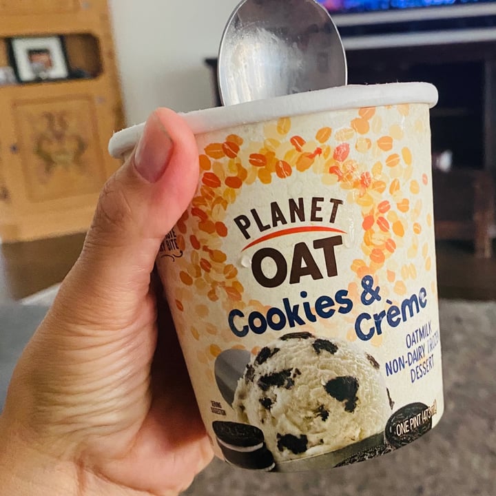 photo of Planet Oat Cookies & Cream Oatmilk Ice Cream shared by @tinesforchange on  02 Apr 2021 - review