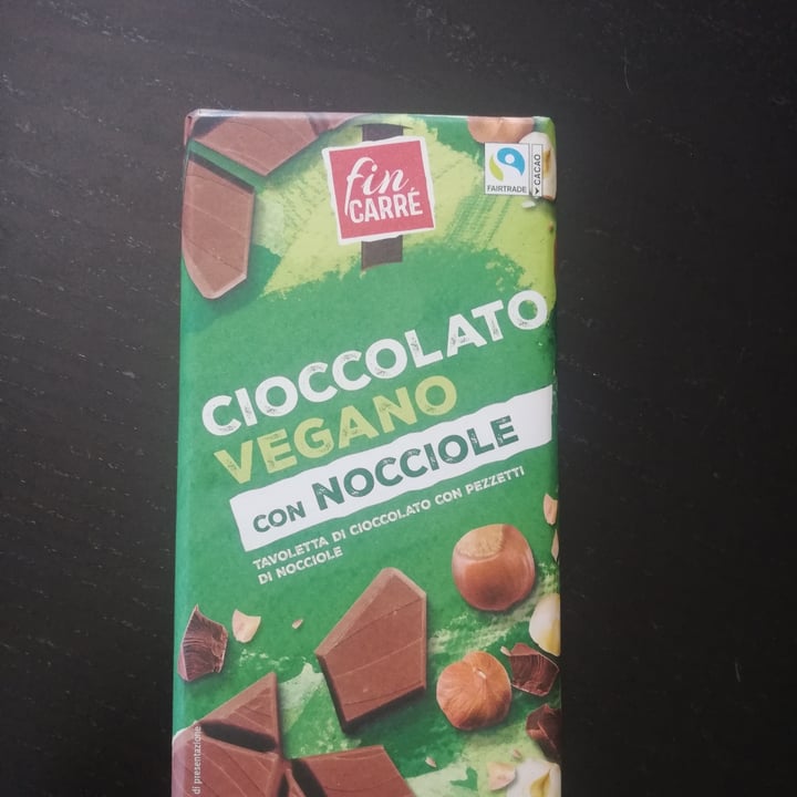 photo of Fin Carré Cioccolato vegano con nocciole shared by @auroragiovannetti on  09 Aug 2022 - review