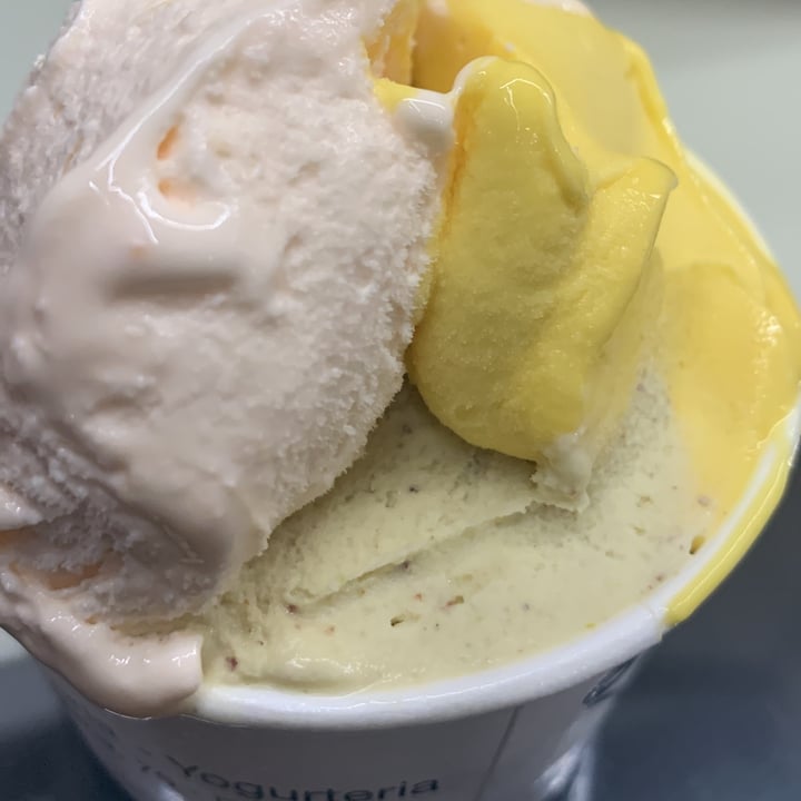 photo of Gelateria 80 Voglia Gelato Pistacchio Salato, Mango E Melone shared by @cchiachi on  19 Jun 2022 - review