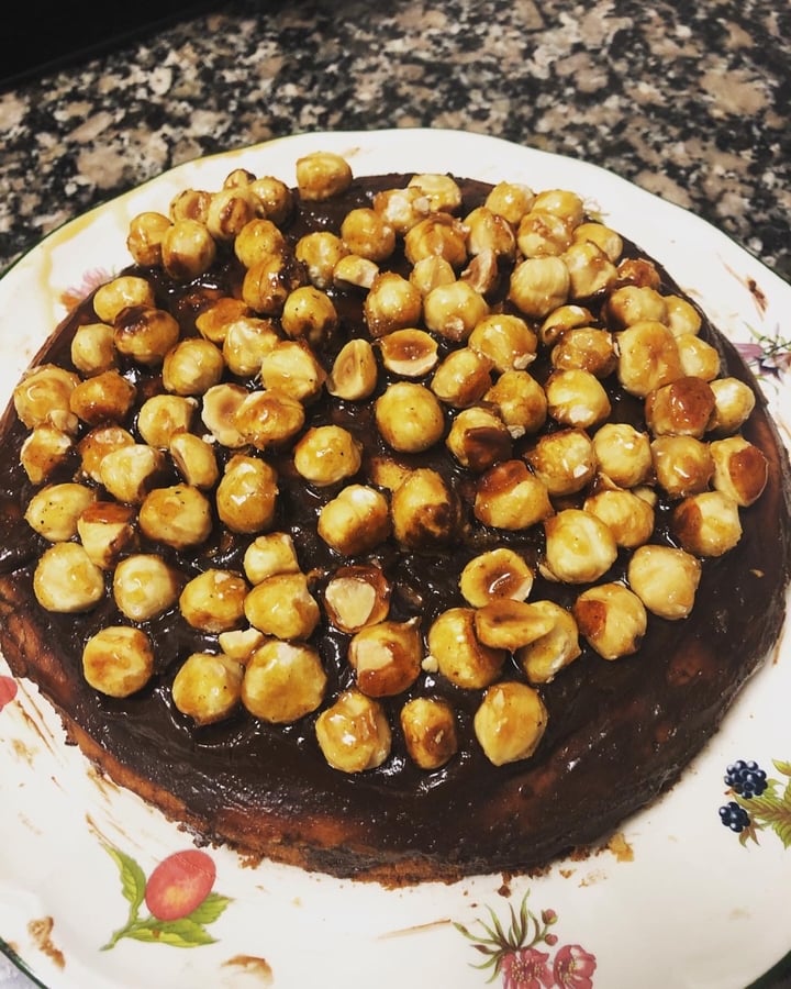 photo of Mostaza Y Media Tarta De Chocolate Con Avellanas Caramelizadas shared by @mariuca18 on  11 Apr 2020 - review