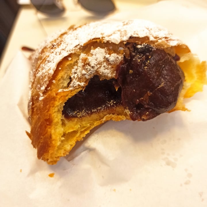 review photo of Bar Dolcezza di Cuscunà Temistocle Cornetto al cioccolato shared by @irenesorti on 18 Jul 2022 - review