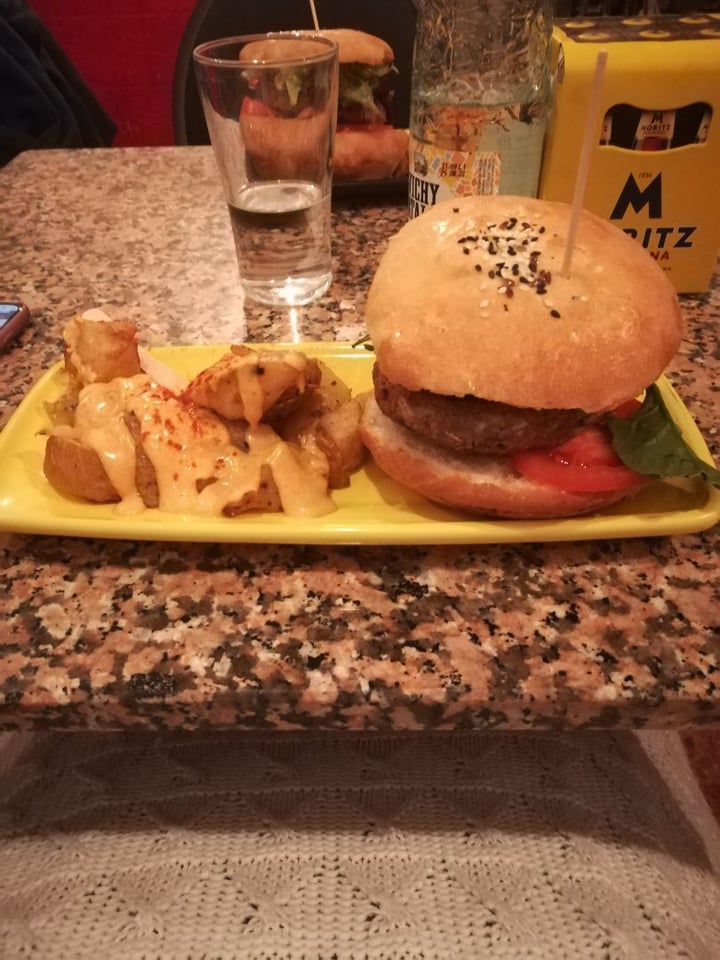 review photo of VeganCatBar Crazy Burguer shared by @brujakaraba on 12 Jan 2020 - review
