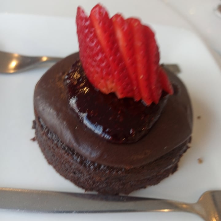 photo of Gratitude I vivir disfrutar & Regalar Torta de chocolate con ganache de frutilla shared by @claguer on  15 Aug 2022 - review