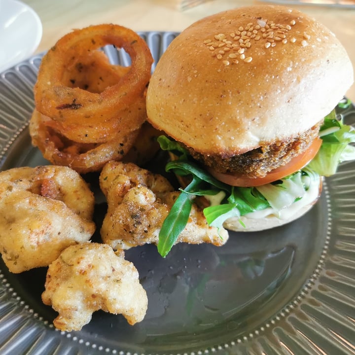 review photo of Real Food Lentil Quinoa Croquette Burger shared by @ahmei on 08 Oct 2022 - review