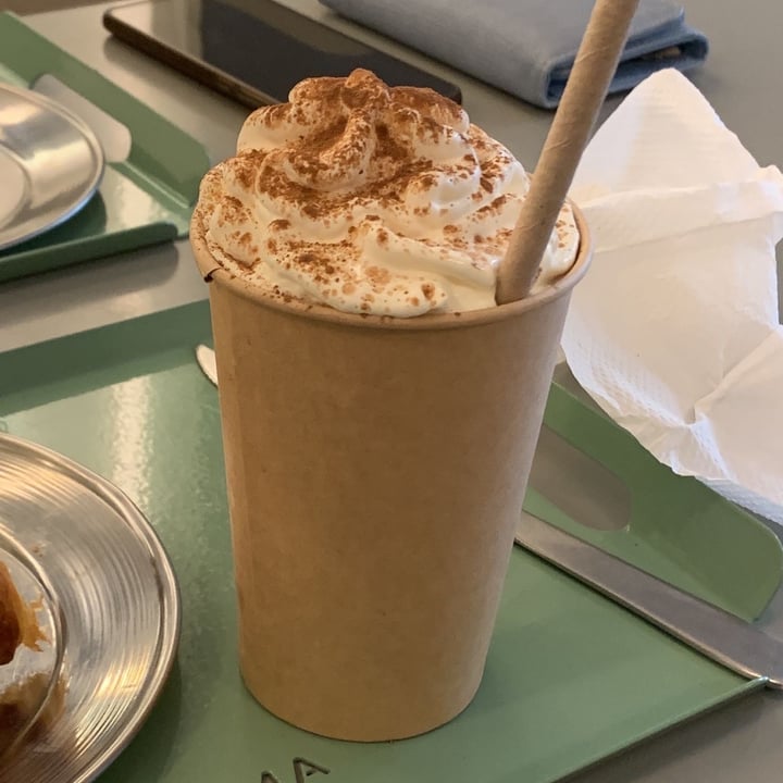 photo of Bioma plant based café Frappe  de chocolate shared by @amparoaisit on  16 Sep 2022 - review