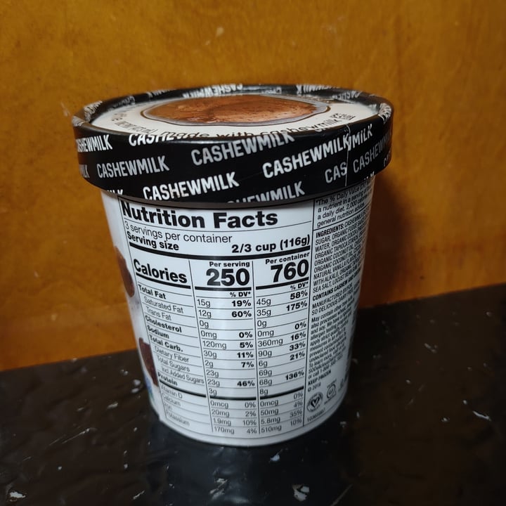 review photo of So Delicious Dairy Free Dark Chocolate Truffle Cashewmilk Frozen Dessert shared by @beluech on 24 Oct 2022 - review