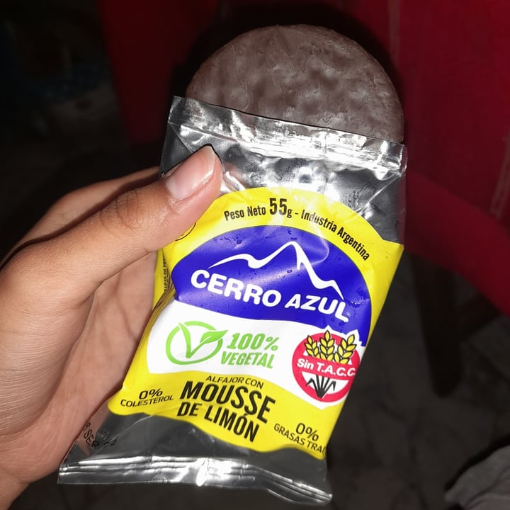 photo of Cerro Azul Alfajor con Mousse de Limón shared by @rochisalg on  15 Jun 2022 - review