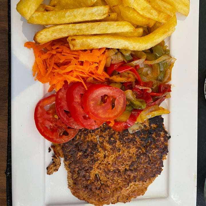 review photo of Leyendas Sport Bar Hamburguesa Vegetariana (Sin Pan) shared by @juliangsibecas on 26 Dec 2021 - review