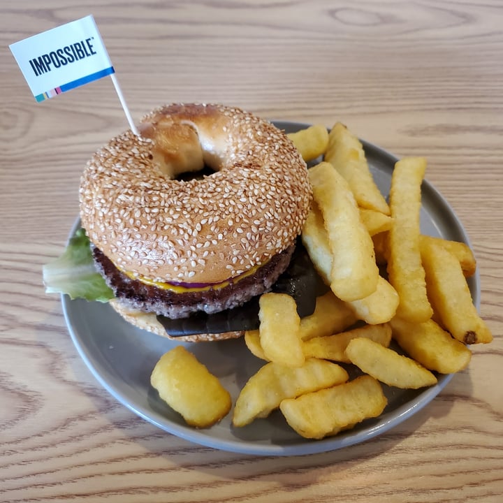 photo of V.W Vegan Cafe Impossible Burger with Chips shared by @moosewong on  16 Dec 2020 - review