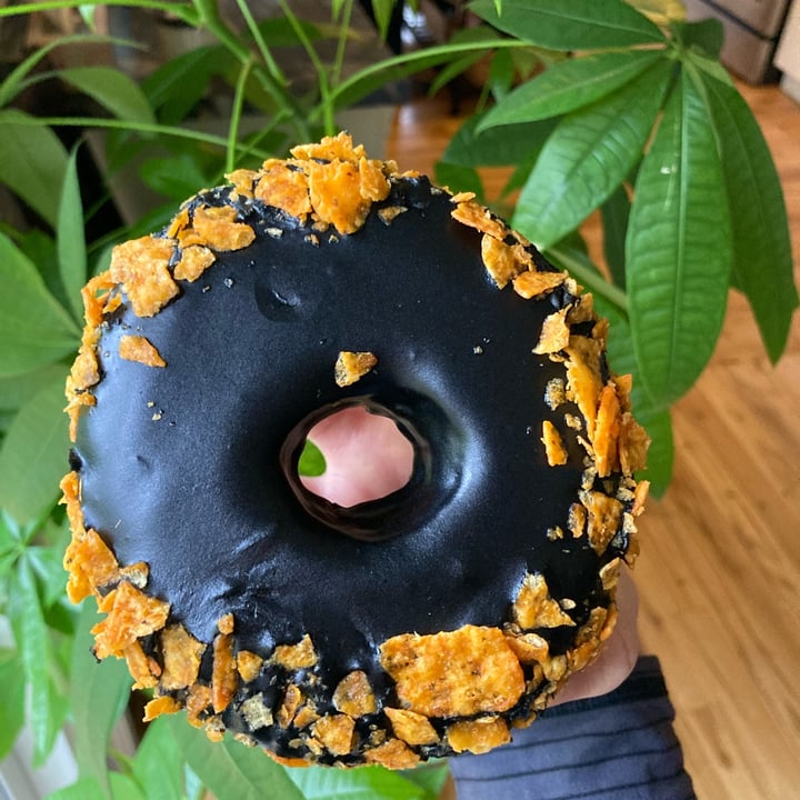 photo of Donut Monster Sweet Chili Heat Donut shared by @chloslo on  15 Nov 2021 - review