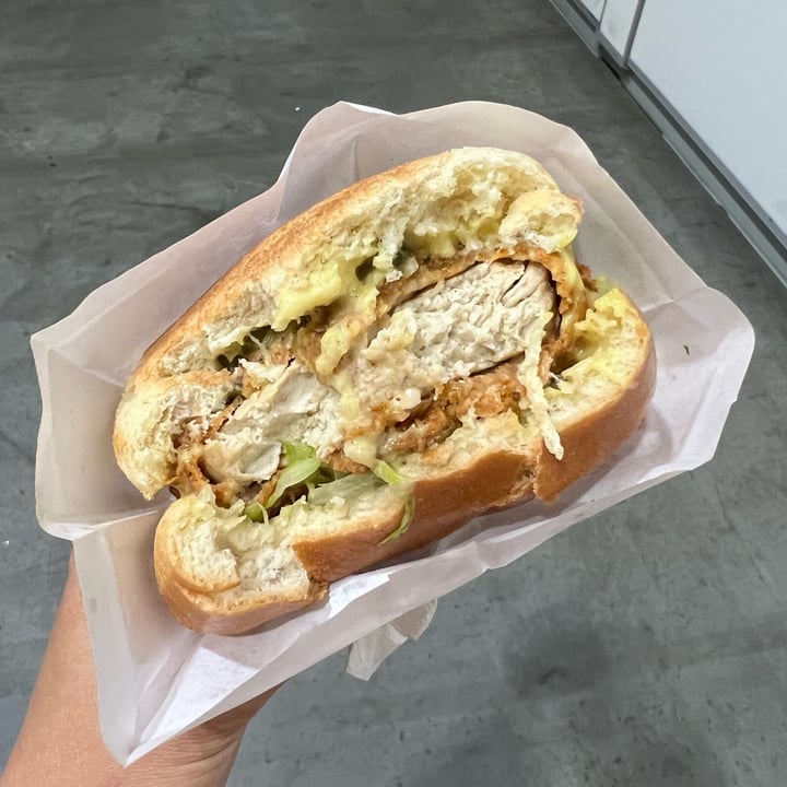 review photo of Veg Out Plant Based Burgers & Shakes Chick’n Burger shared by @vanessaainsley on 06 Jun 2022 - review