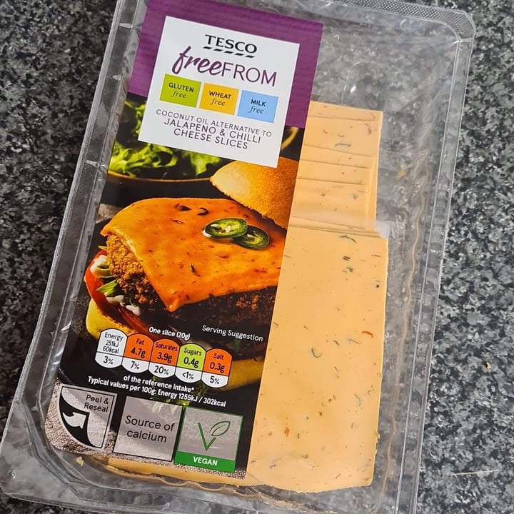 photo of Tesco Coconut Oil Alternative To Jalapeño & Chilli Cheese Slices shared by @lowrimoxo on  01 Jan 2021 - review