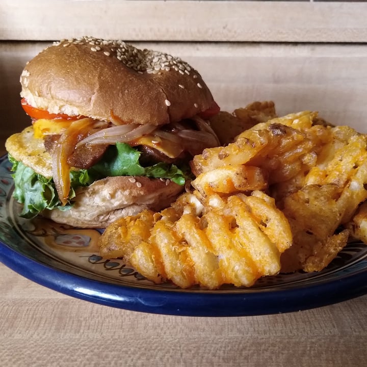 photo of Holy Vegan Facon Burger shared by @tlacomiztli on  05 Jul 2020 - review